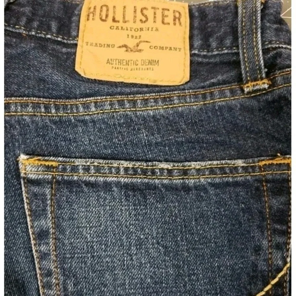 The Hollister Jeans 28 X 30 button fly slim straight Denim Mens Dark Wash